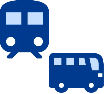 電車やバスで